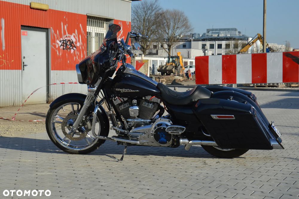 Harley-Davidson Touring Street Glide - 16