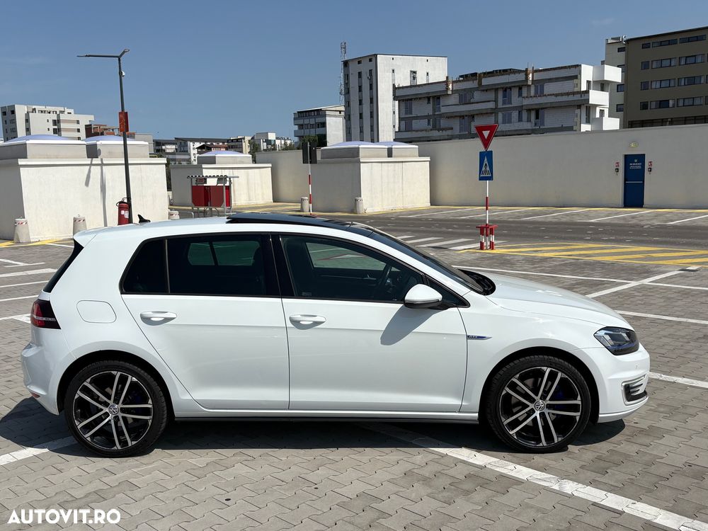 Volkswagen Golf - 6