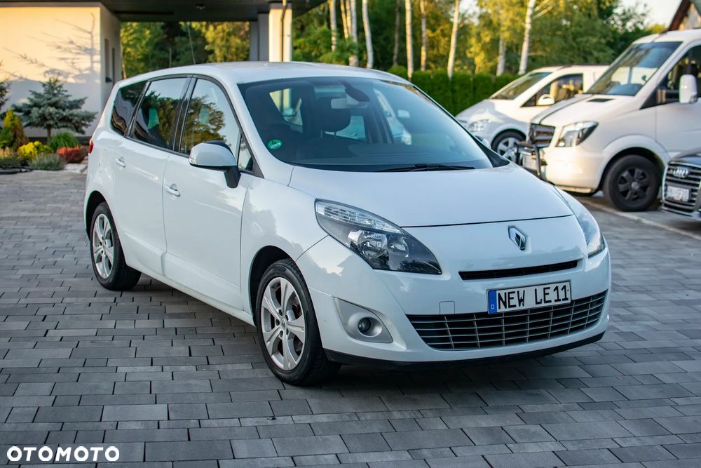 Renault Grand Scenic - 32