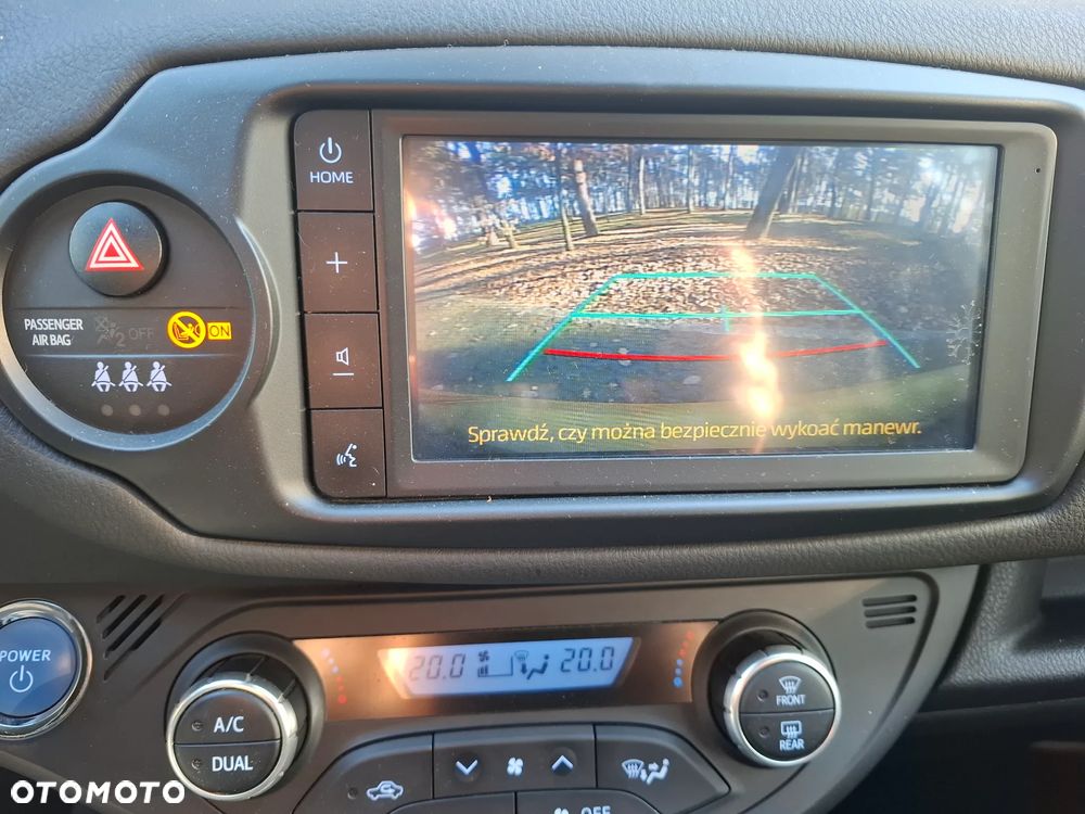 Toyota Yaris Hybrid 100 20th Anniversary - 13