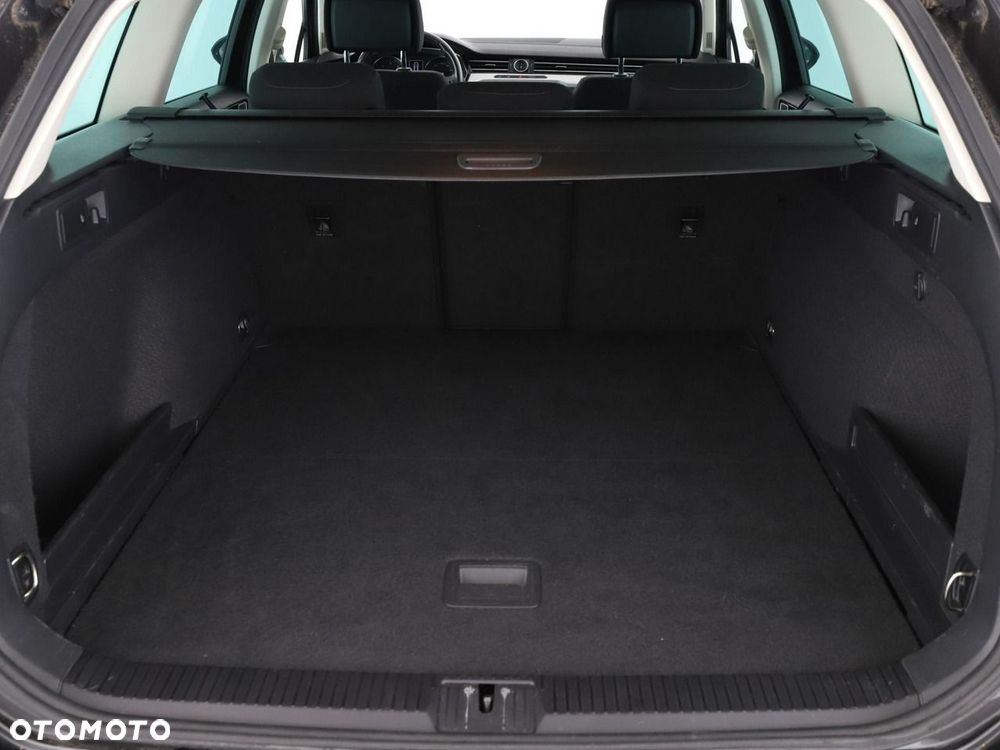 Volkswagen Passat Variant 2.0 TDI SCR DSG (BlueM Tech) Comfortline - 21