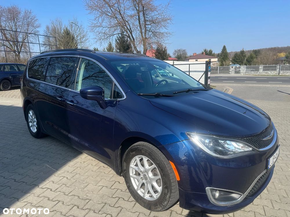 Chrysler Pacifica - 4