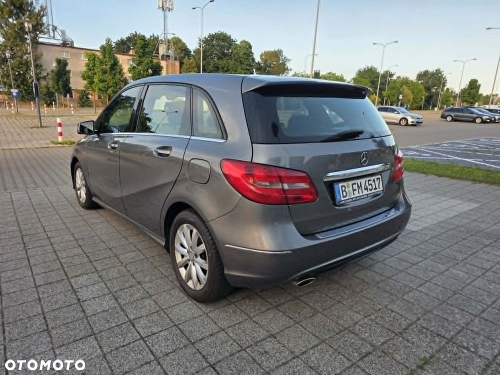 Mercedes-Benz Klasa B 180 7G-DCT Edition - 6