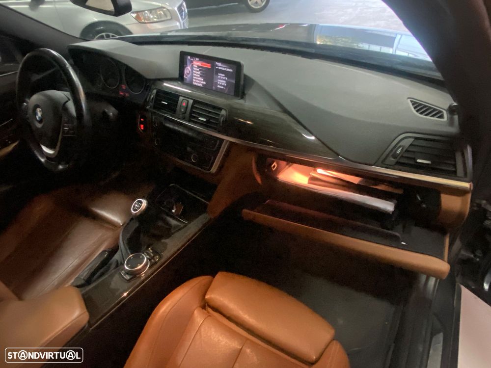 BMW 318 d Line Luxury - 17