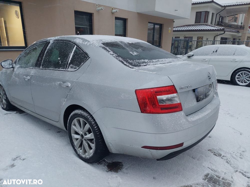 Skoda Octavia 1.6 TDI DSG Ambition - 2