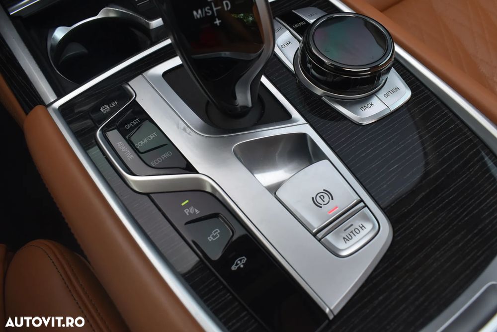 BMW Seria 7 730d xDrive MHEV - 32