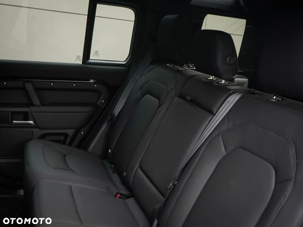 Land Rover Defender 3.0 D250 mHEV X-Dynamic SE - 29
