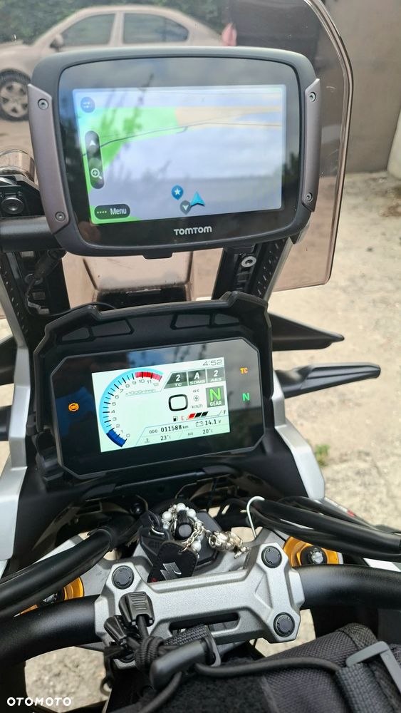 Suzuki V-STROM - 20