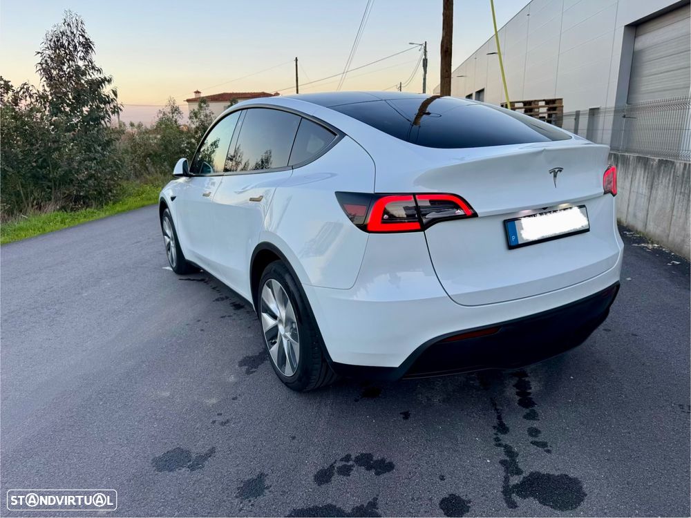 Tesla Model Y - 6