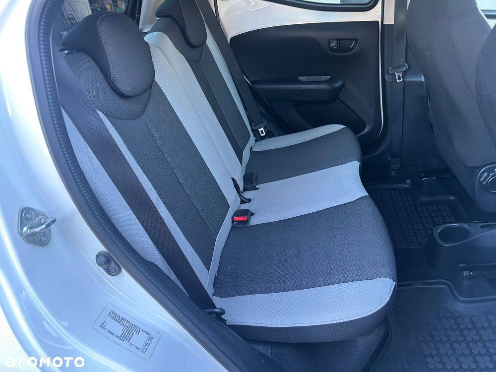 Toyota Aygo x-play touch - 7