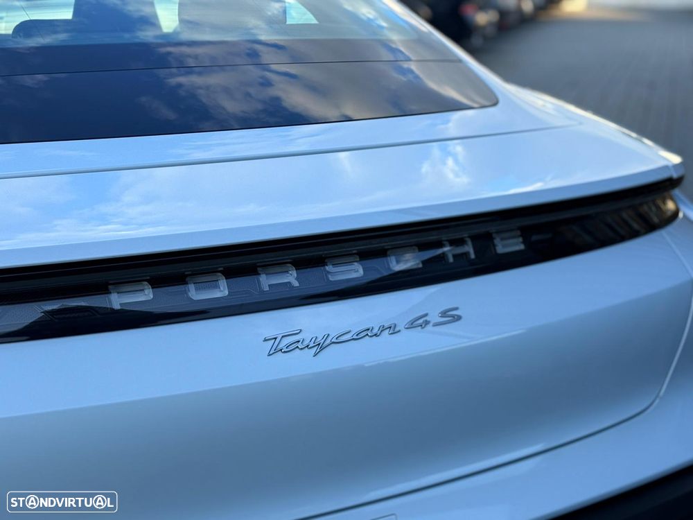 Porsche Taycan 4S - 12