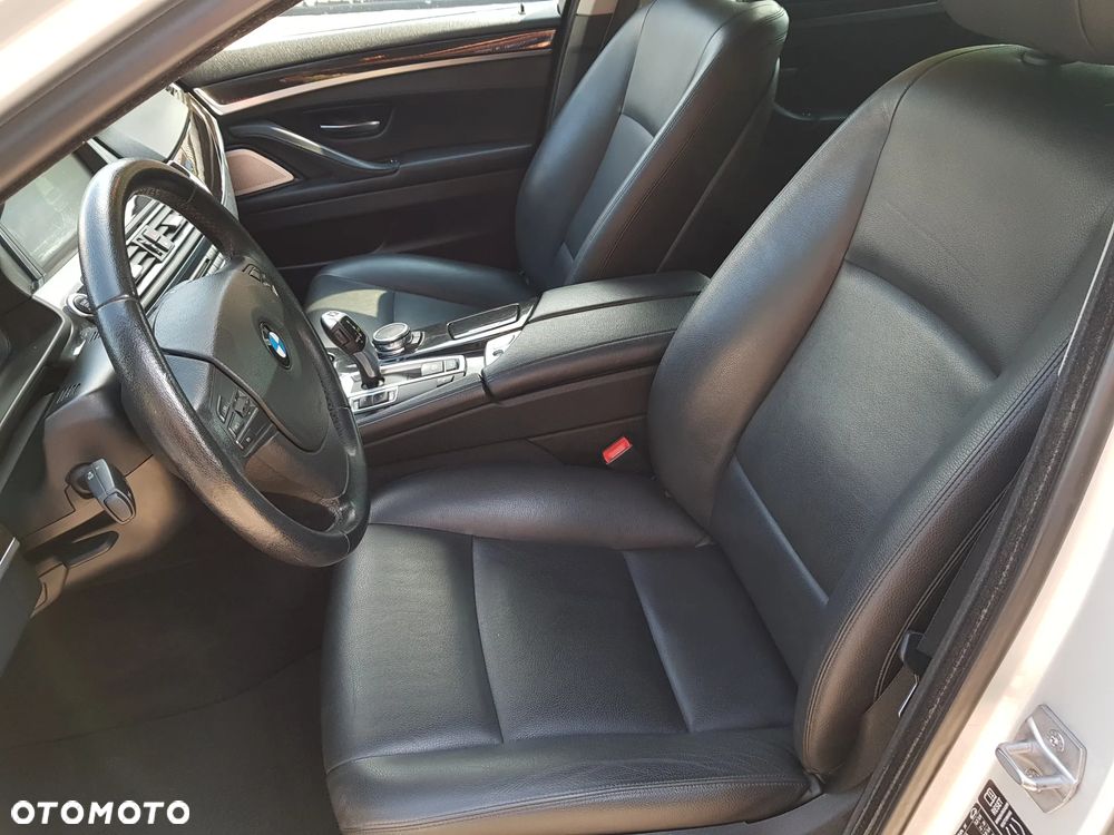 BMW Seria 5 525d Sport-Aut Luxury Line - 26