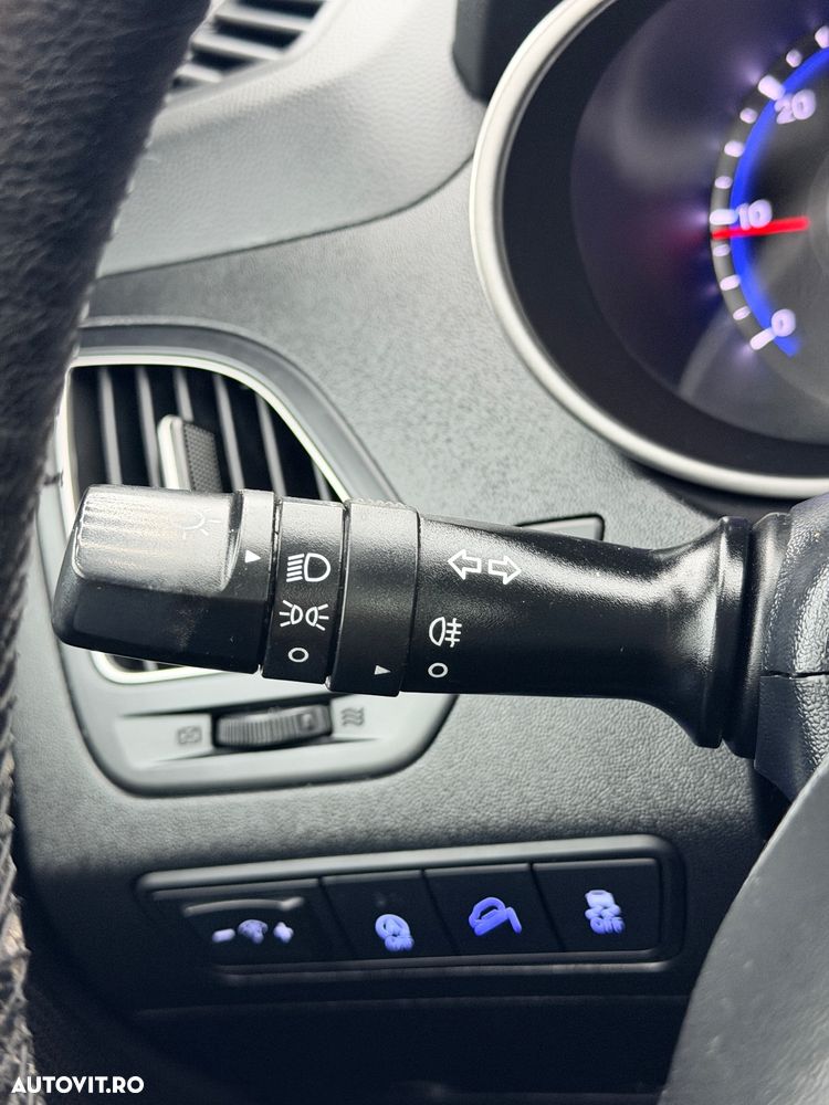 Hyundai ix35 1.7 CRDI 2WD blue Finale Silver - 22