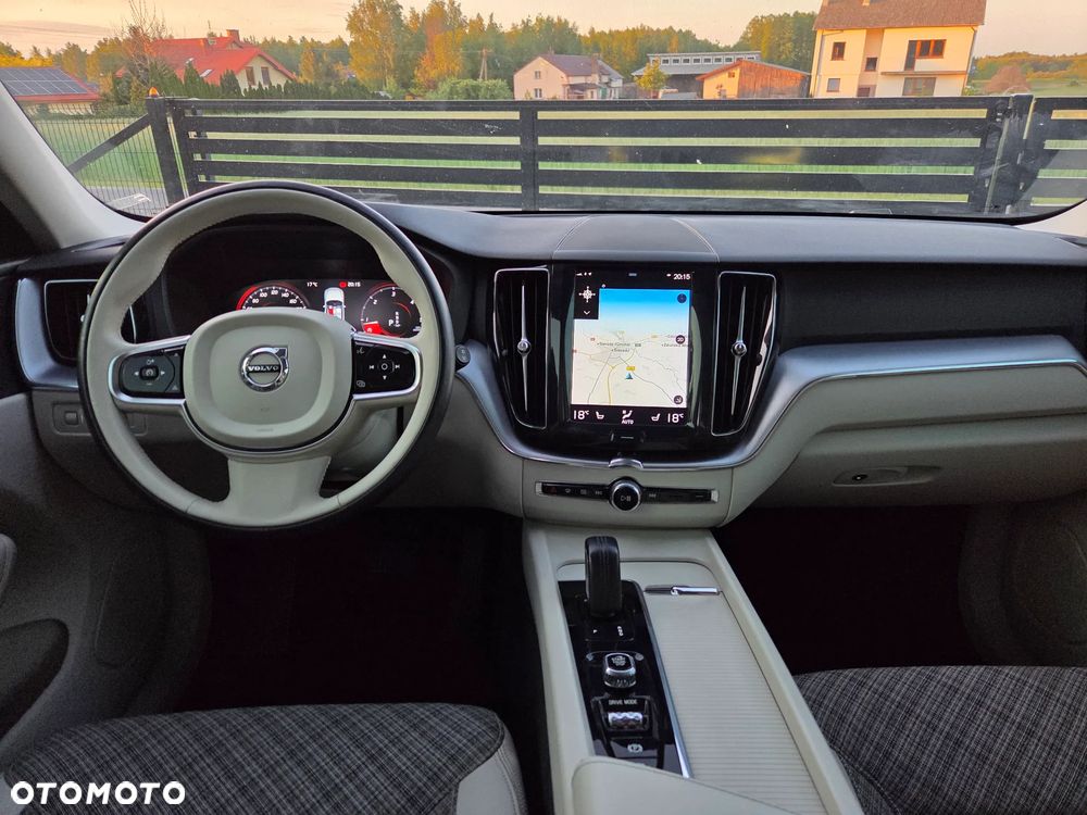 Volvo XC 60 B4 D AWD Momentum Pro - 10