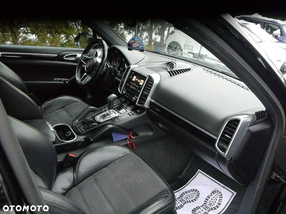 Porsche Cayenne - 25