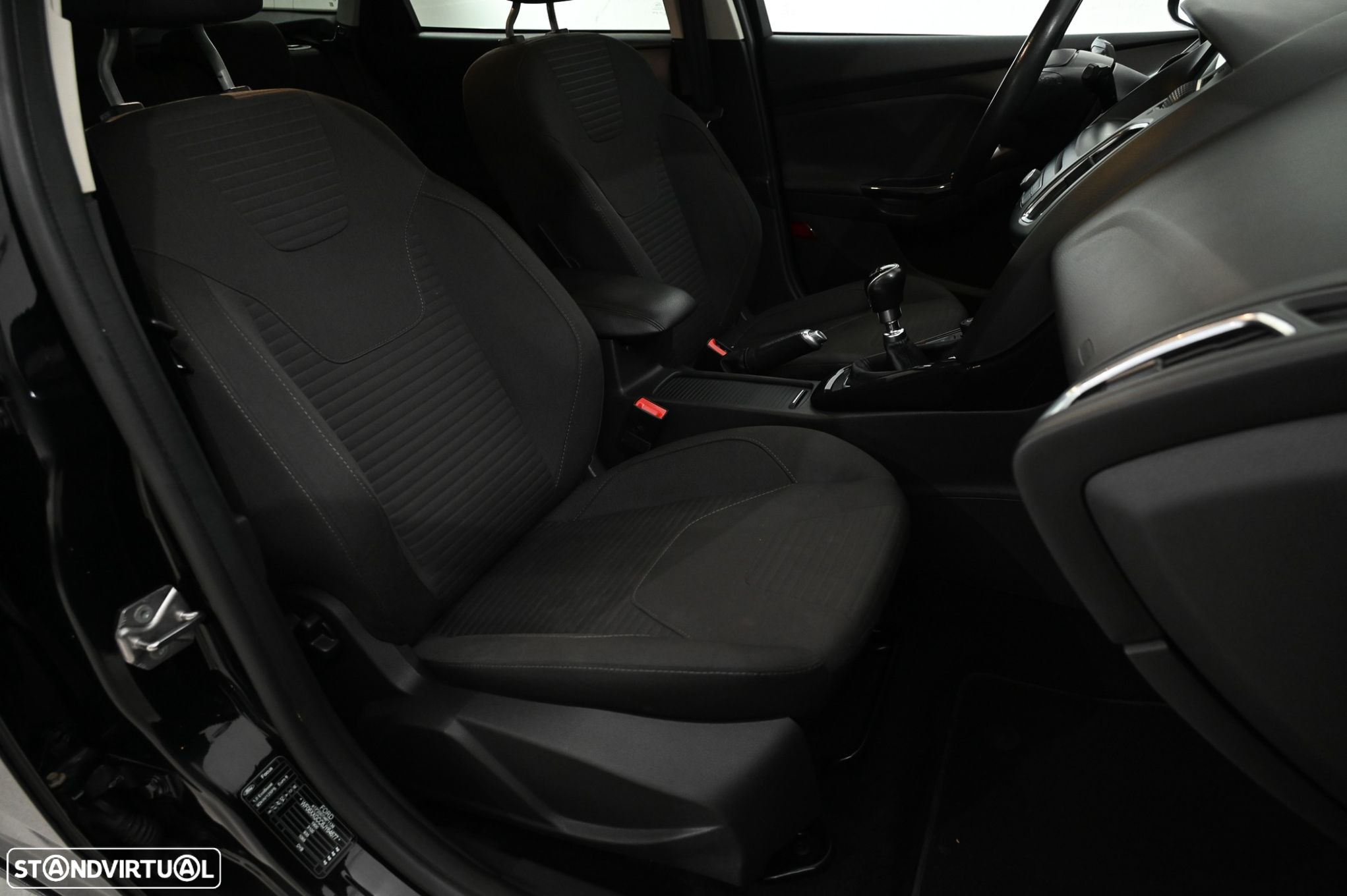 Ford Focus SW 1.0 EcoBoost Titanium - 28