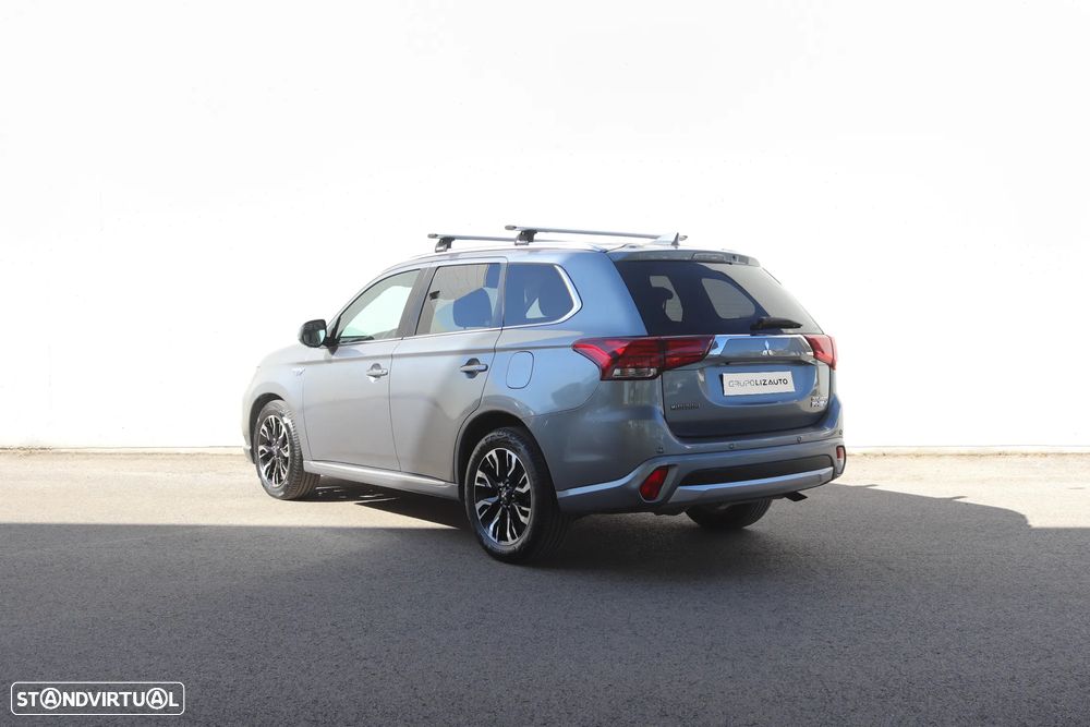 Mitsubishi Outlander - 3