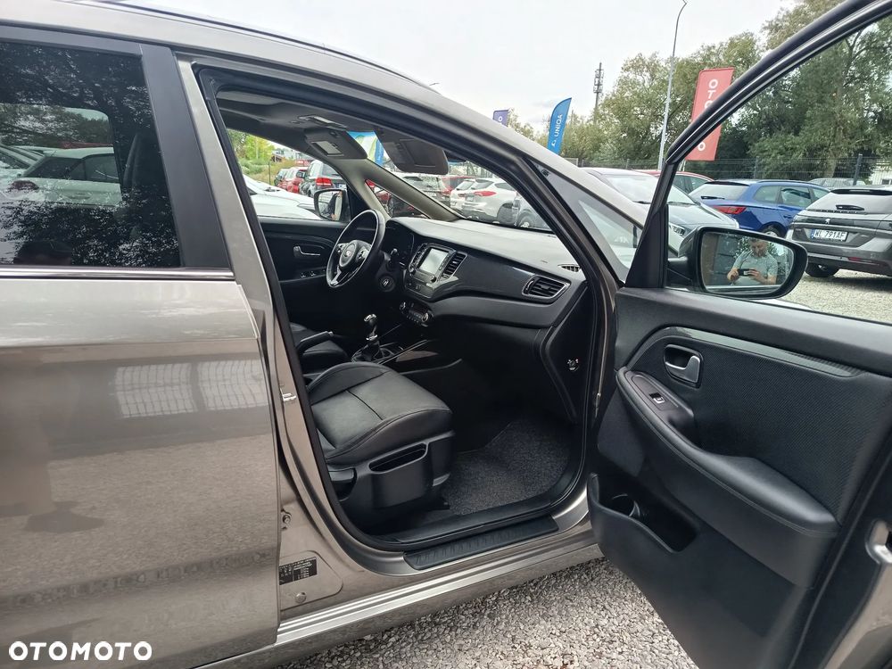 Kia Carens 1.7 CRDi 141 Dream Team Edition - 32