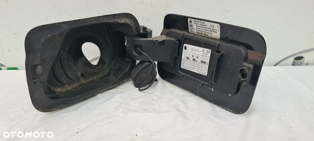 SKODA KAROQ KLAPKA WLEWU PALIWA 575809702B - 6