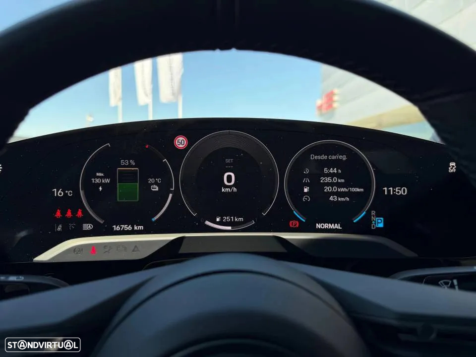 Porsche Taycan 4 - 17