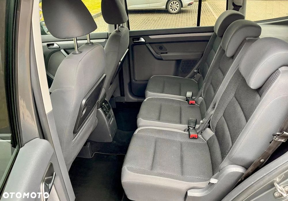 Volkswagen Touran 2.0 TDI DSG Highline - 37