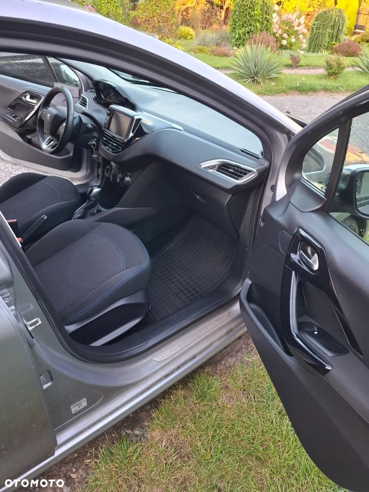 Peugeot 208 - 11