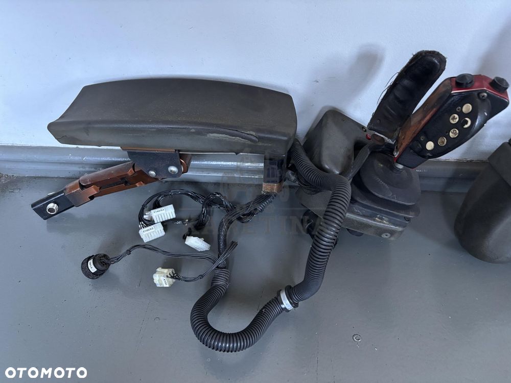Valmet Harvester - joystick z podłokietnikiem - sterowanie - 3