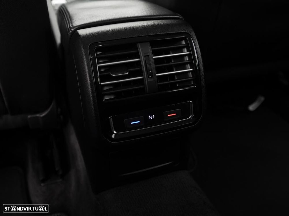 VW Passat Variant 2.0 TDI Confortline DSG - 22