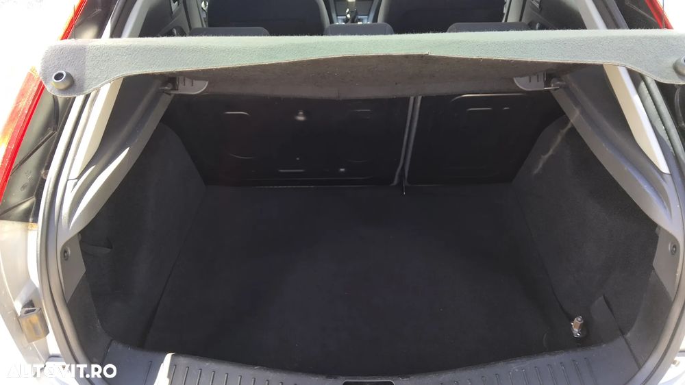 Ford Focus 1.6i Trend - 13