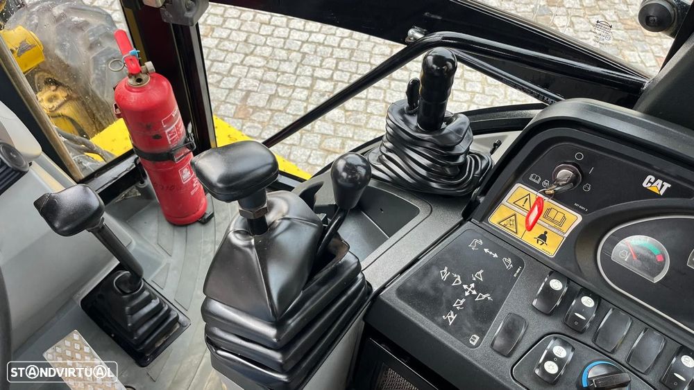 Caterpillar 428D 428 F TEM 3 BALDES - 14