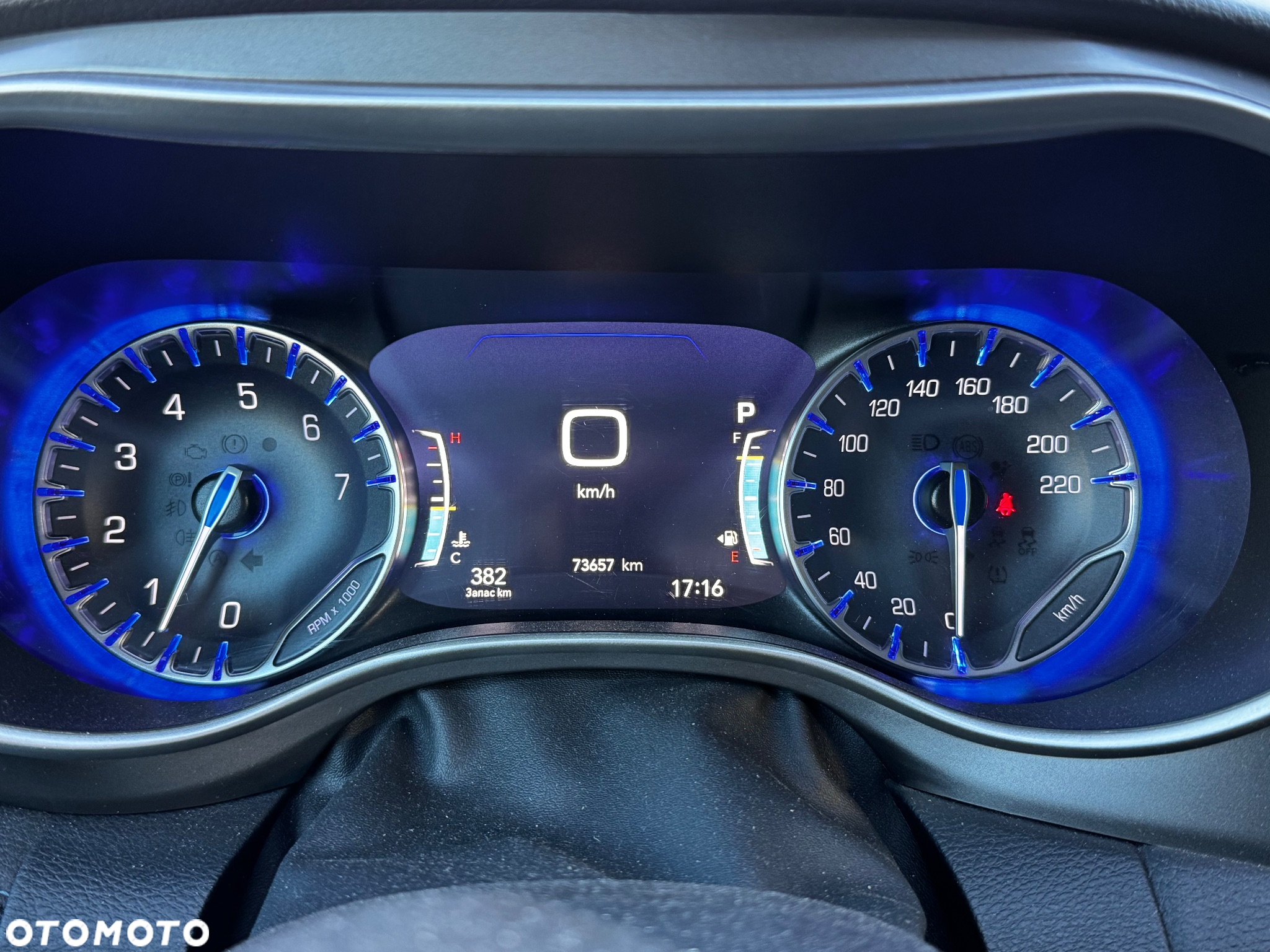 Chrysler Pacifica - 16