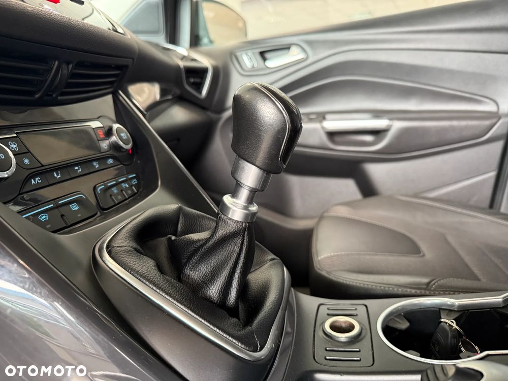 Ford Kuga 2.0 TDCi 2x4 Titanium - 14