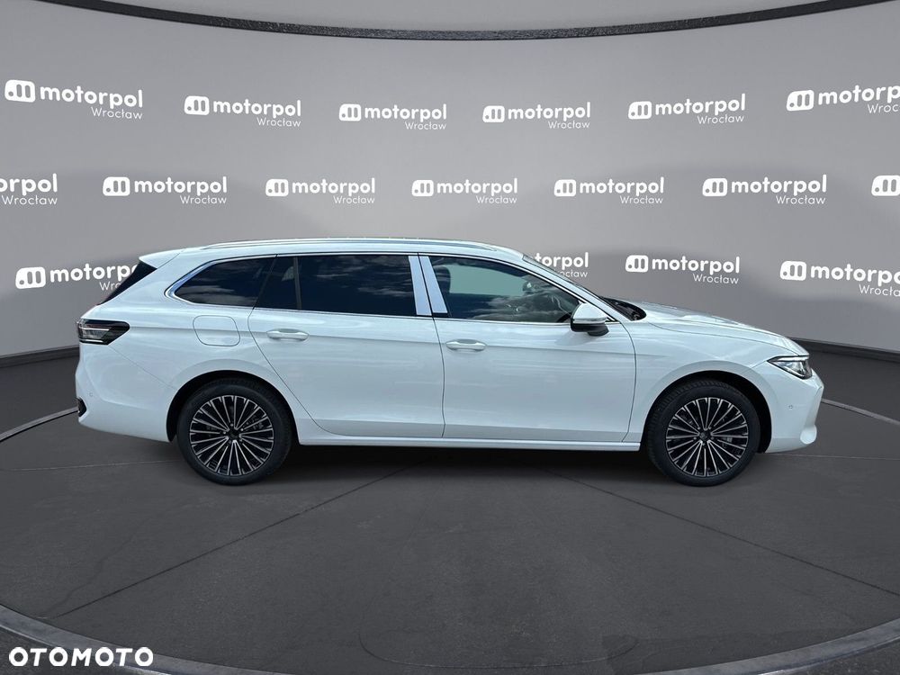 Volkswagen Passat - 11