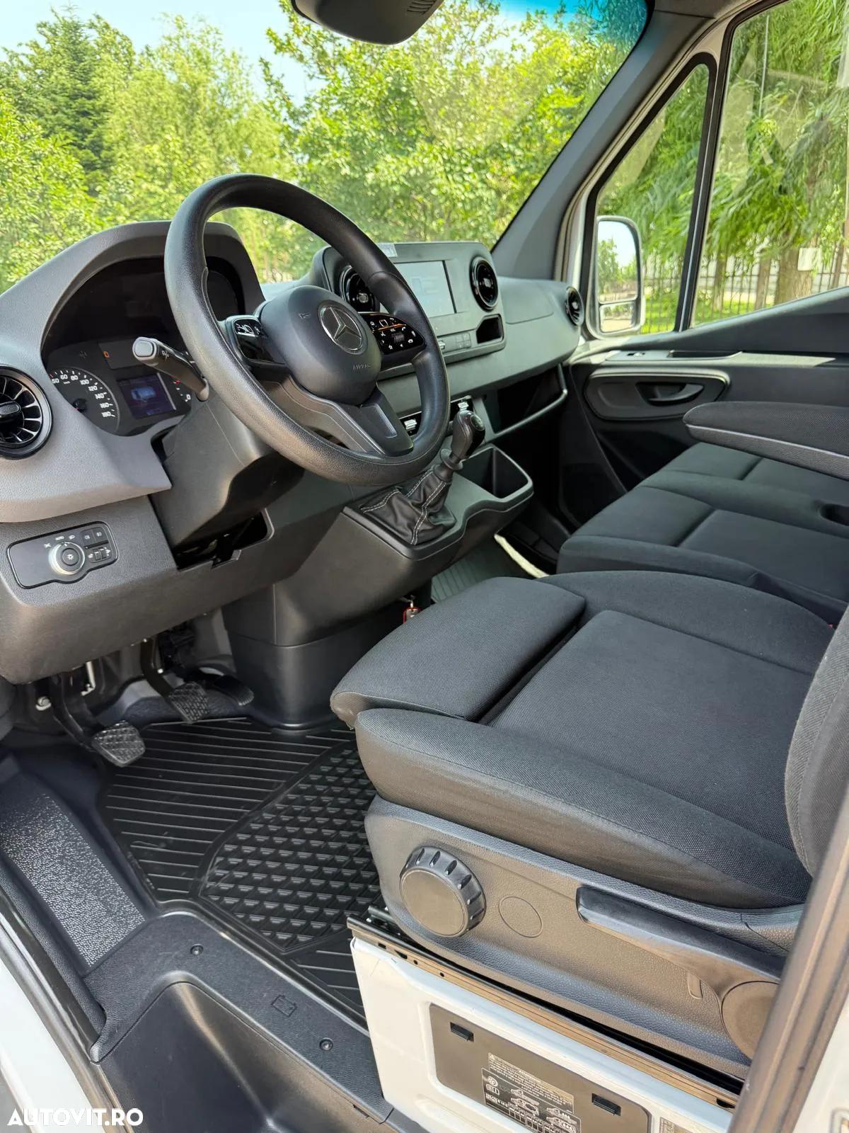 Mercedes-Benz Sprinter - 15