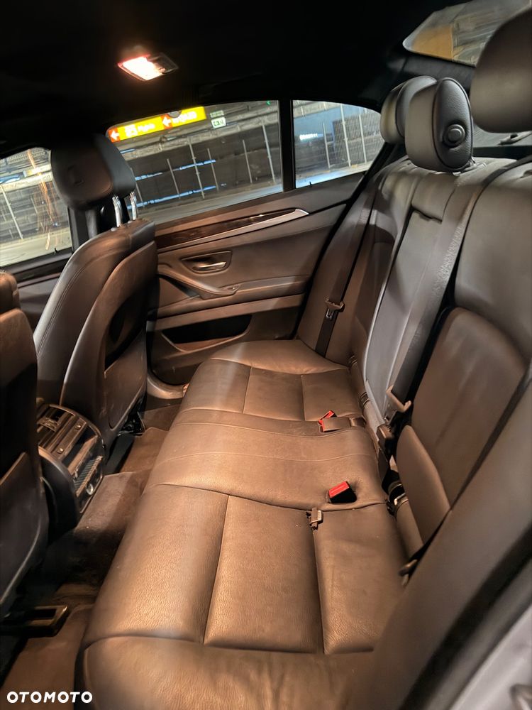 BMW Seria 5 528i xDrive - 9