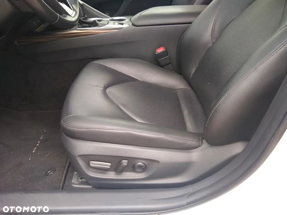 Toyota Camry ver-2-5-hybrid-executive-cvt - 12