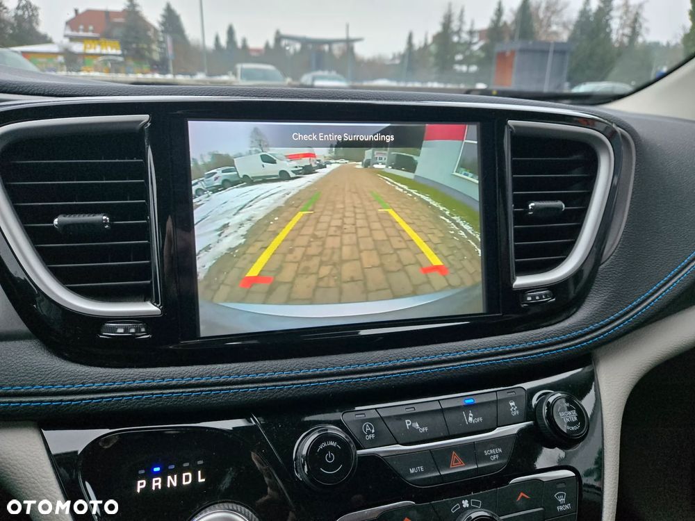 Chrysler Pacifica - 26