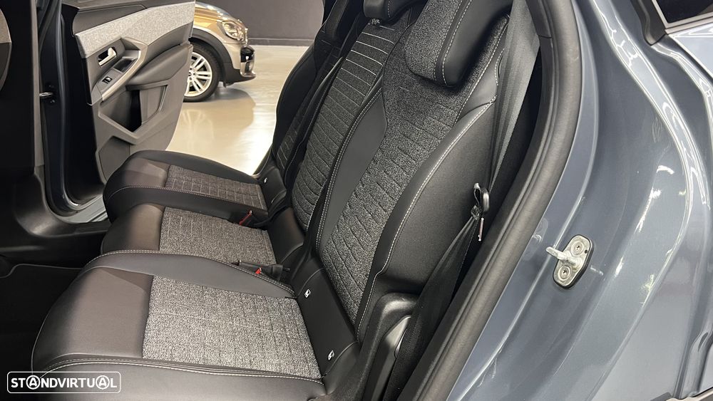 Peugeot 5008 1.2 Hybrid Allure e-DCS6 - 40