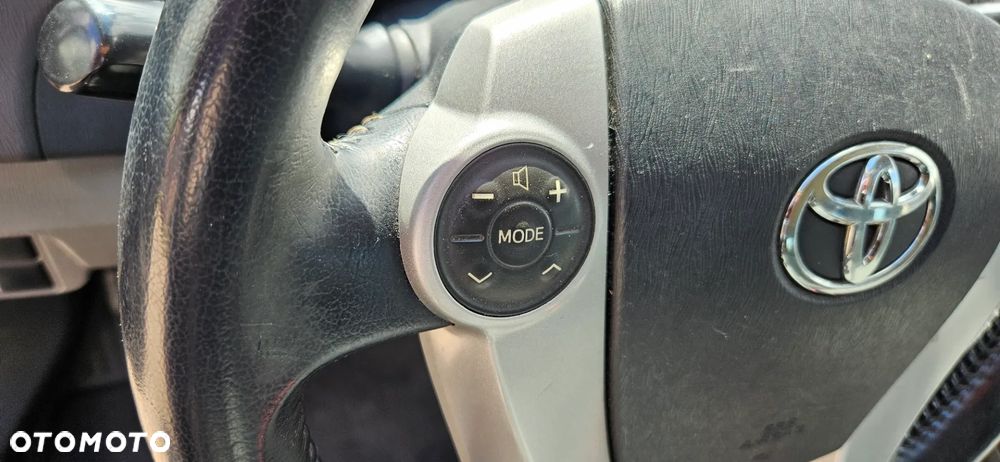 Toyota Prius (Hybrid) - 28