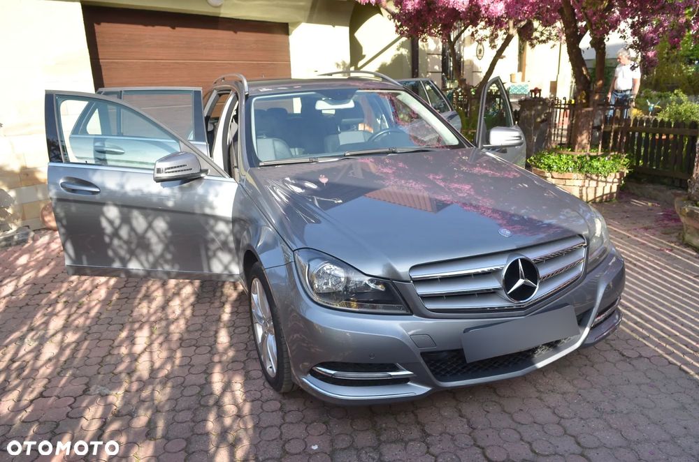 Mercedes-Benz Klasa C 180 CGI BlueEff Avantgarde - 13