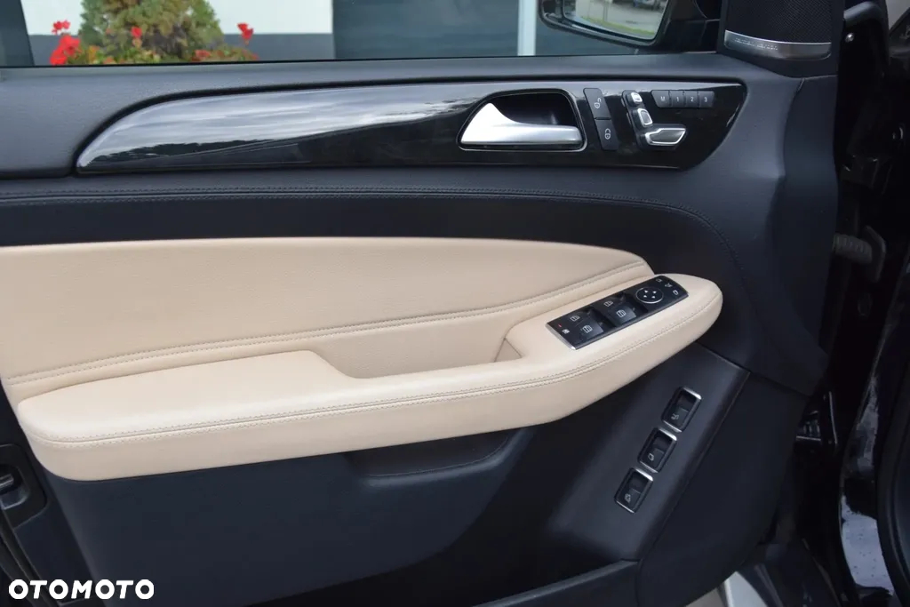 Mercedes-Benz GLS - 13