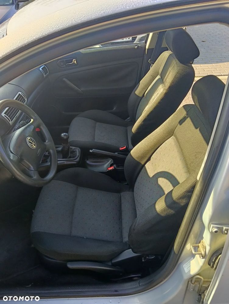 Volkswagen Passat 1.6 CL - 7