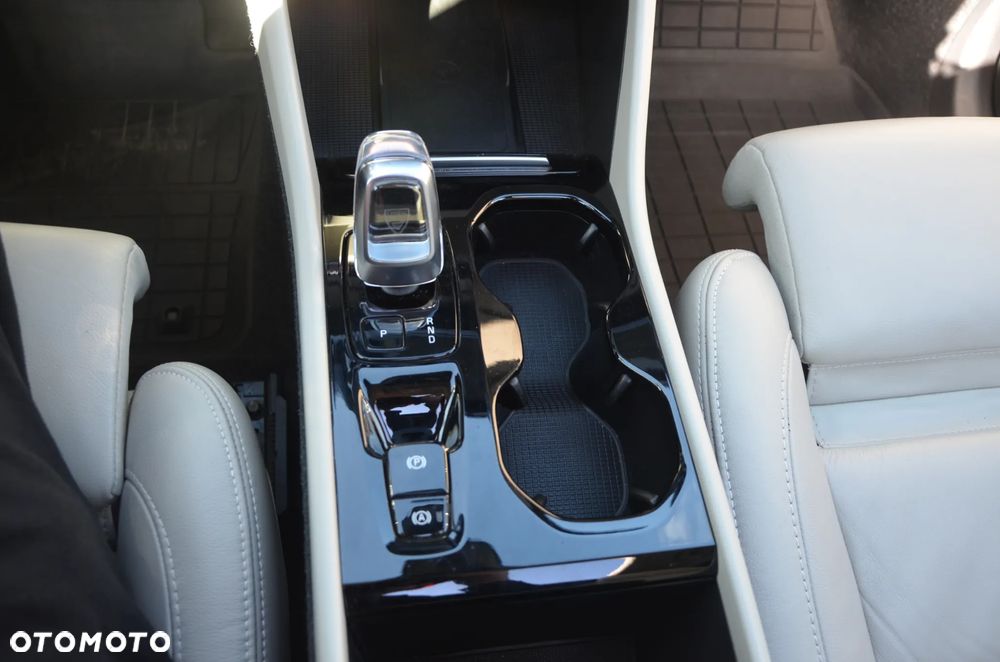 Volvo XC 40 B5 B AWD Ultimate Dark - 27