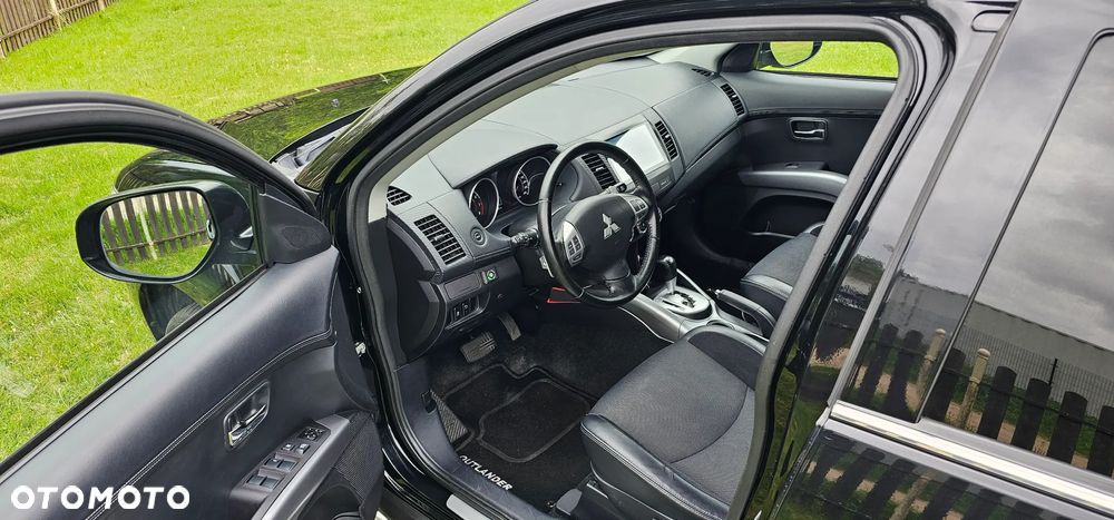 Mitsubishi Outlander 2.0 Intense NAVI 2WD EU5 CVT - 2