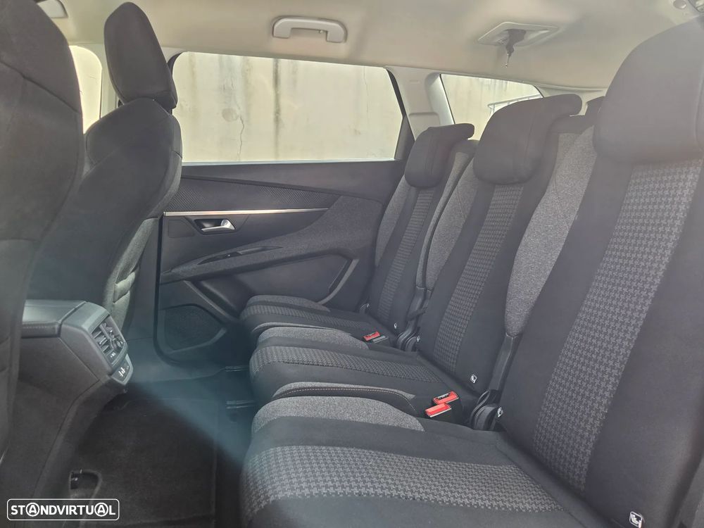 Peugeot 5008 - 9