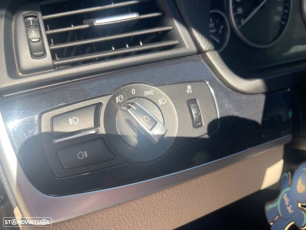 BMW 525 d Exclusive Auto - 12