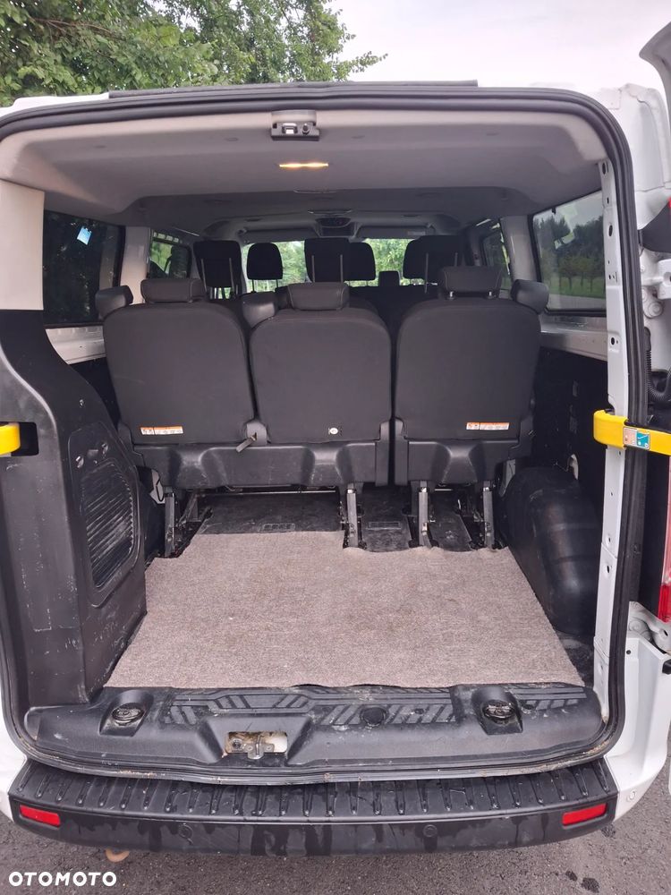 Ford Tourneo Custom - 11