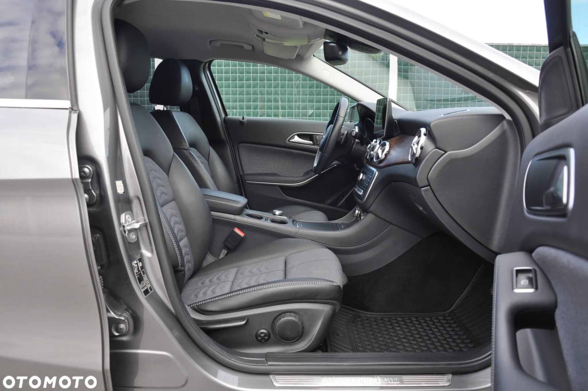 Mercedes-Benz GLA 180 7G-DCT - 26