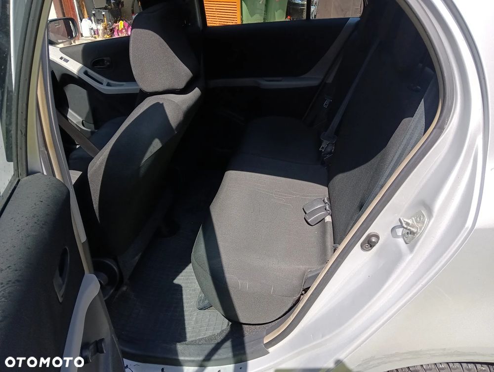 Toyota Yaris - 4