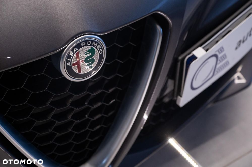 Alfa Romeo Giulia - 37